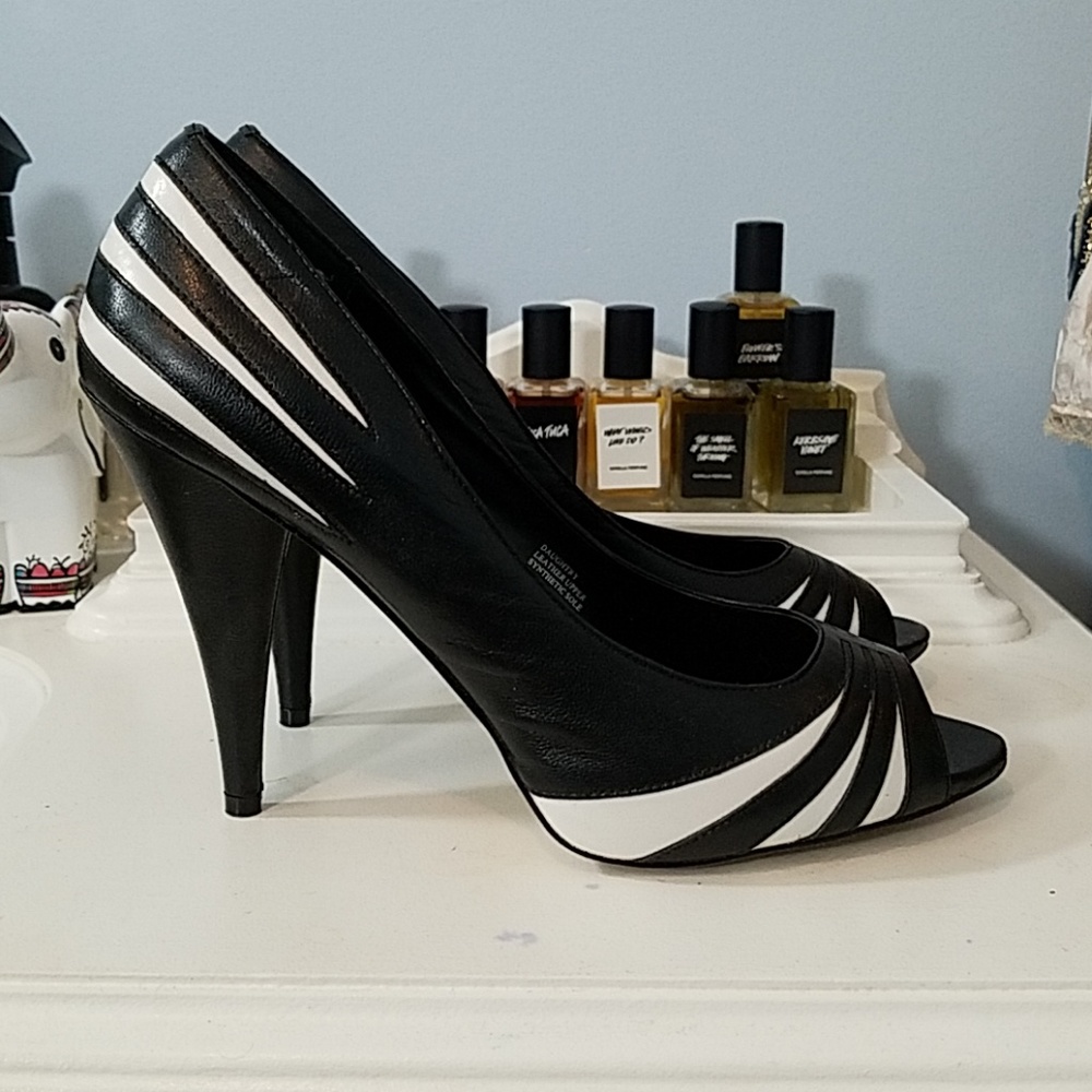 White House Black Market Peep Toe Heels sz 9 Shoes